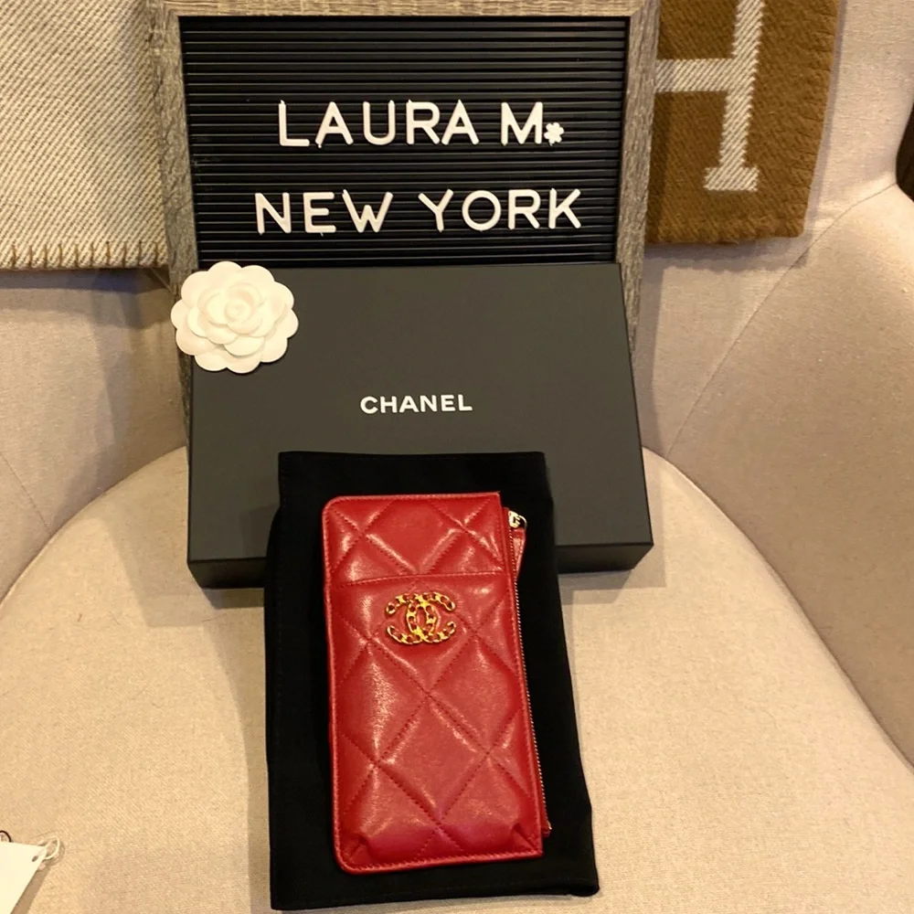 CHANEL phone and card holder - Picture 1 of 12